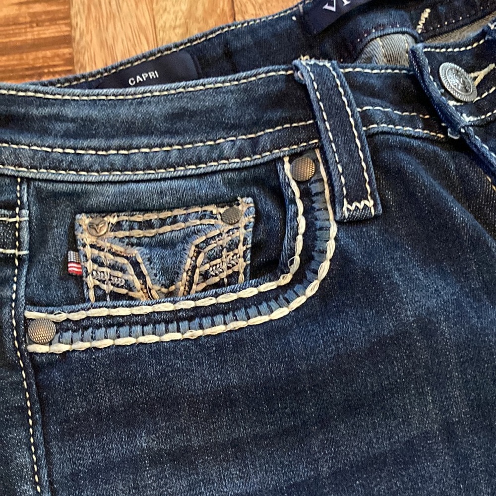 Vigors embellished capri. S4 L21 - Picture 4 of 8